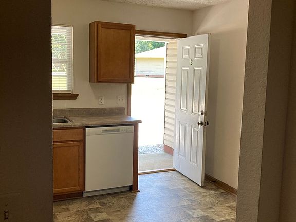 4th image of 1727 Louise Dr SE #B