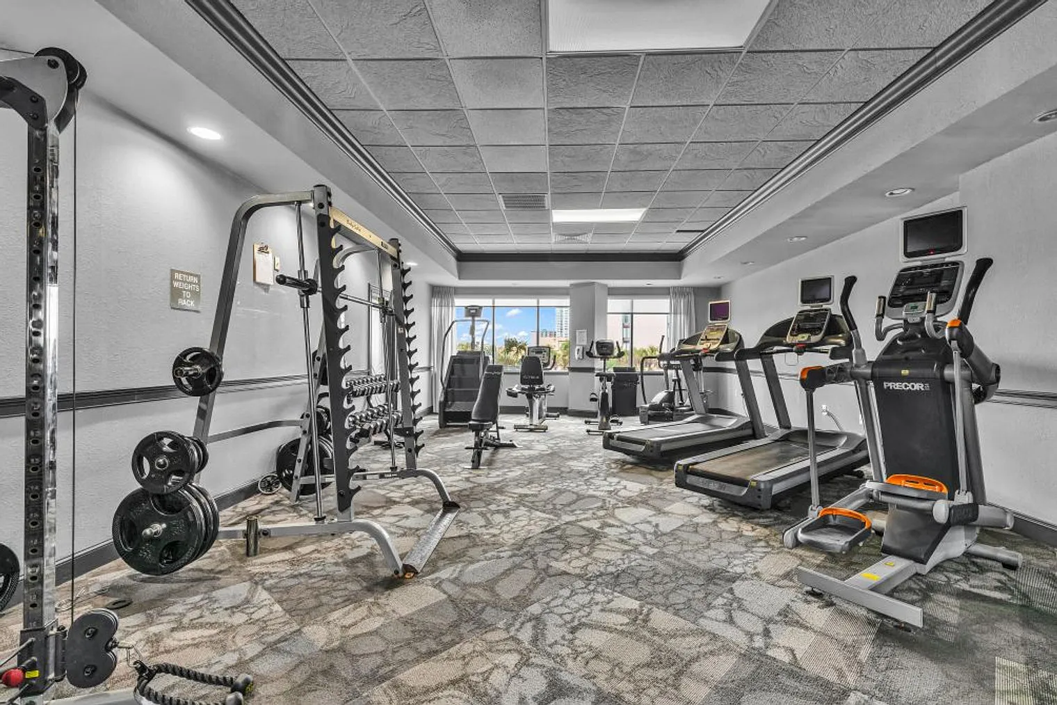 1 bed, 1.0 bath, 473 sqft, $7,286 — Photo 2