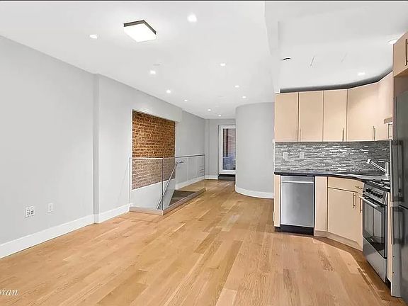 5th image of 127 Saint Felix St #1