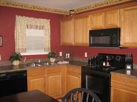 5th image of 121 Southwestern Dr