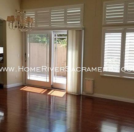 4th image of 8 Florence Ct