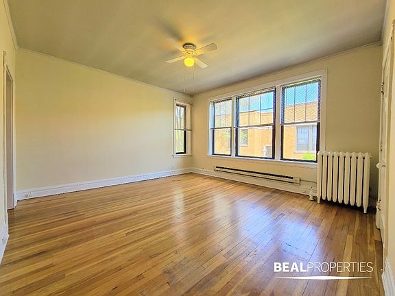 3rd image of 723.5 W Barry Ave #723X-A1