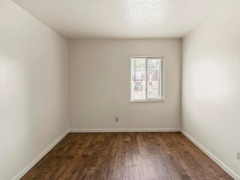 Westport Crossing Apartments — Photo 56