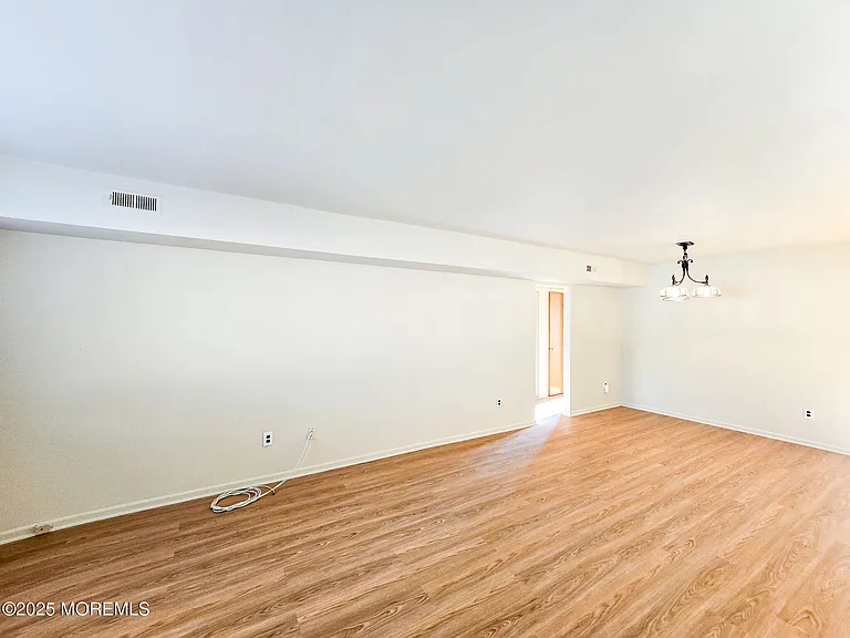 1302 Bradley Ct — Photo 8