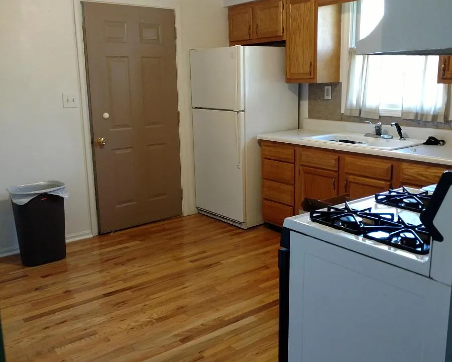 Eat-In kitchen