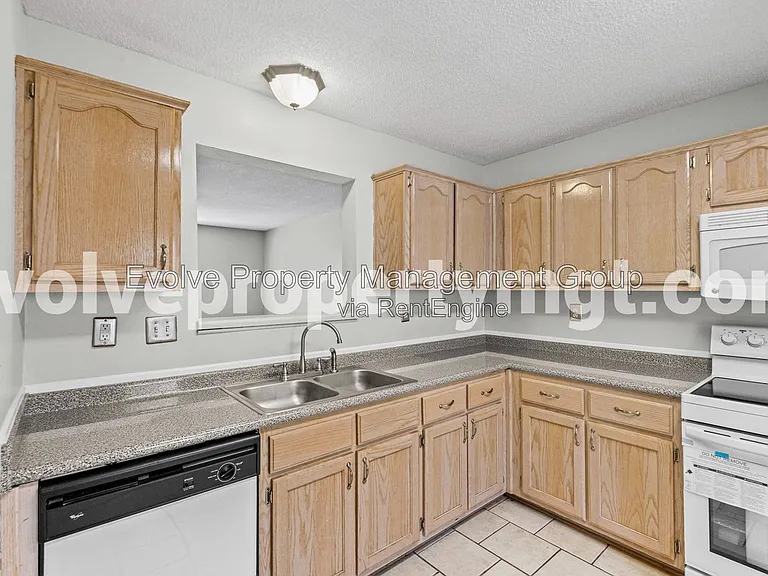8363 Creek Front Dr — Photo 9