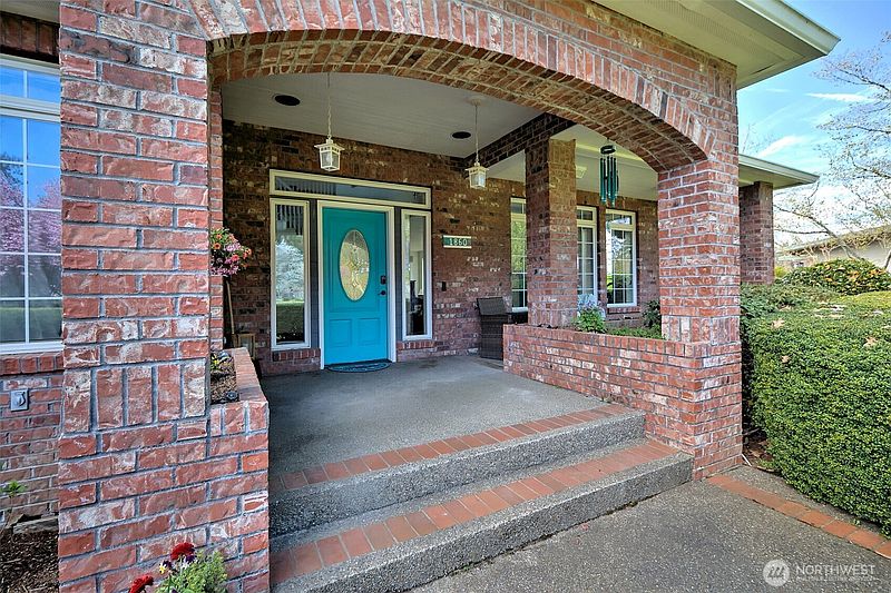 3rd image of 1860 E Island Lake Drive