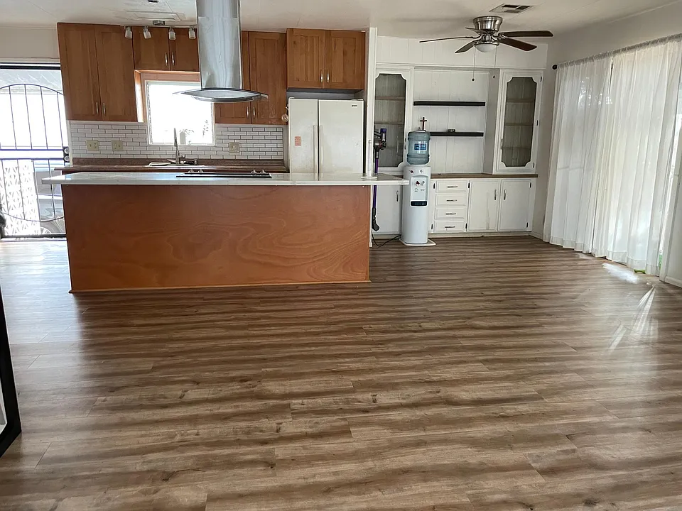 939 3rd Ave