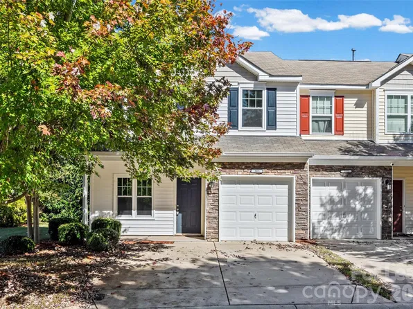 305 Sandy Spring Ln, Clover, SC 29710
