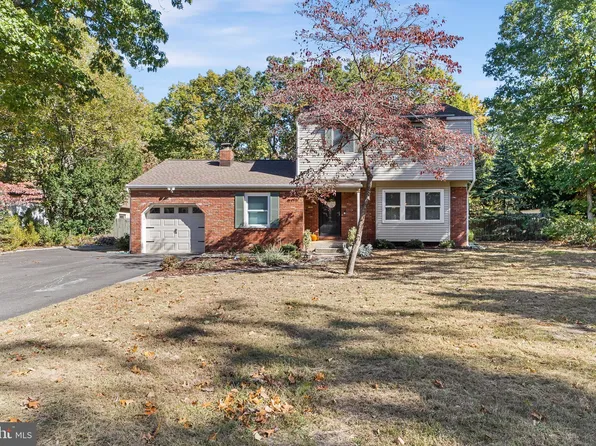233 Lake Shore Dr, Marlton, NJ 08053
