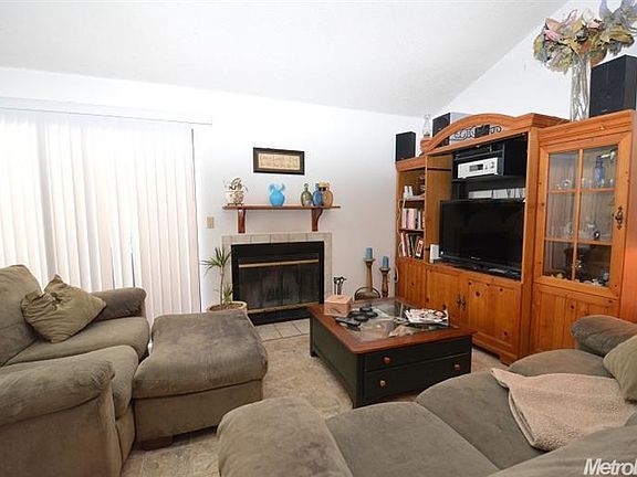 3rd image of 275 R St