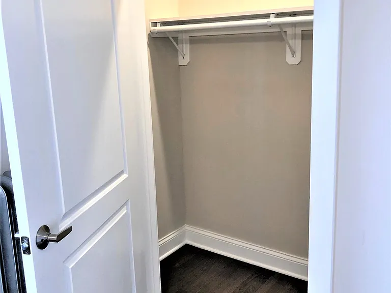 1434 W Farragut Ave #3D — Photo 12