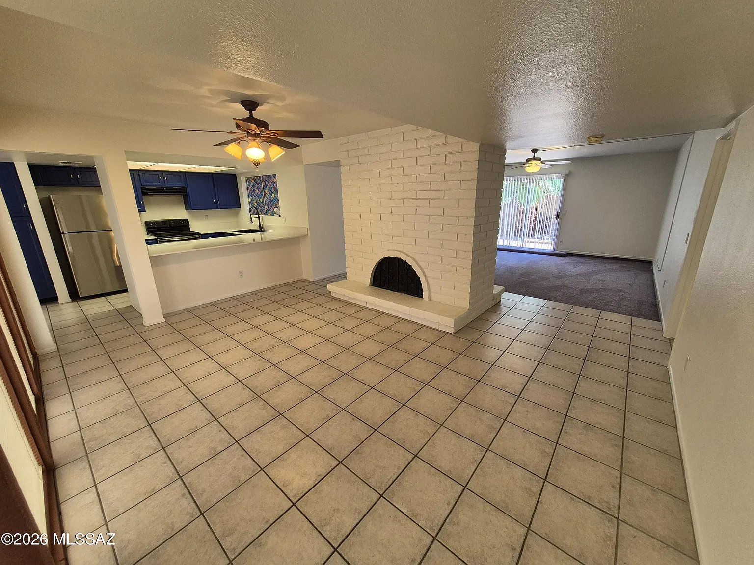3 bed, 2.0 bath, 1737 sqft, $2,200 — Photo 2