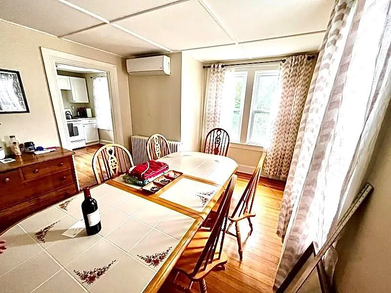 3 bed, 1.0 bath, 1392 sqft, $2,700 — Photo 3