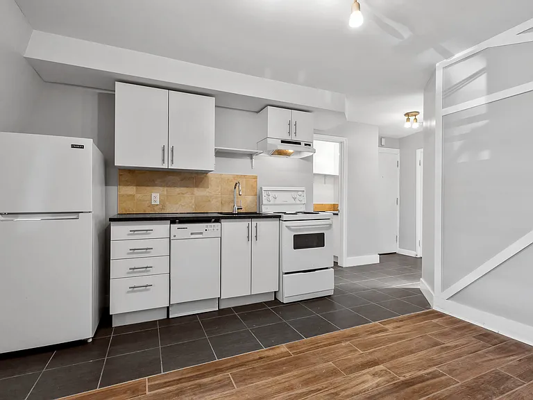 467 Slater St — Photo 56
