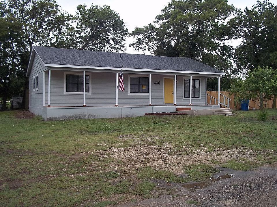 1st image of 202 Cotton St