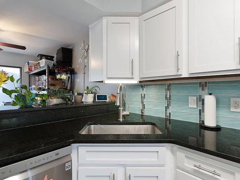 800 Bay Dr #10 — Photo 29