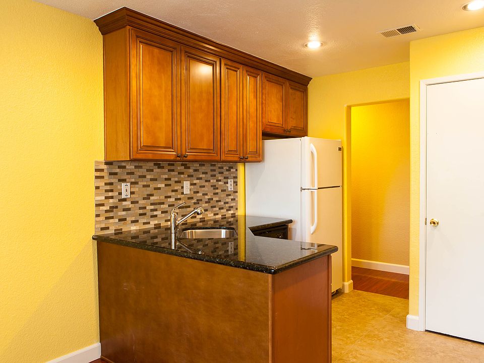 1st image of 2547 Easton Ln APT 19