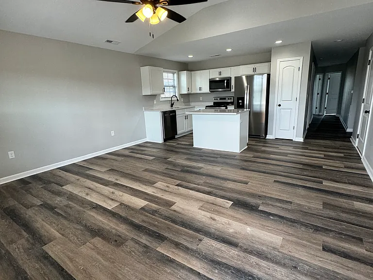 Caravan Dr — Photo 5