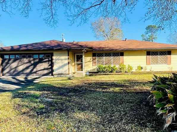 2816 W Atlanta Dr, Nederland, TX 77627