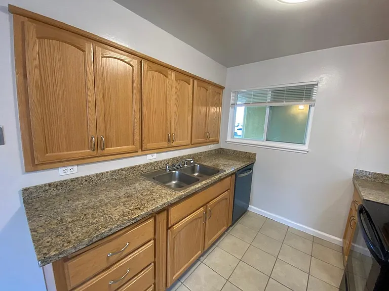 2059 Robin Dr — Photo 8
