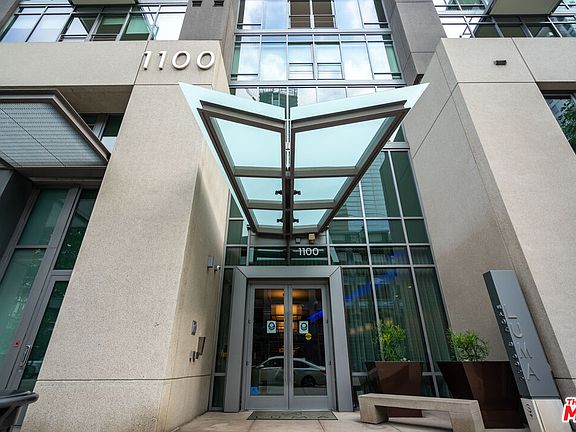 3rd image of 1100 S Hope St APT 1512