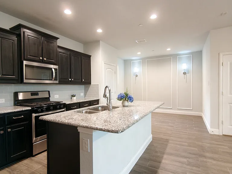 6825 Andrew Dr — Photo 3