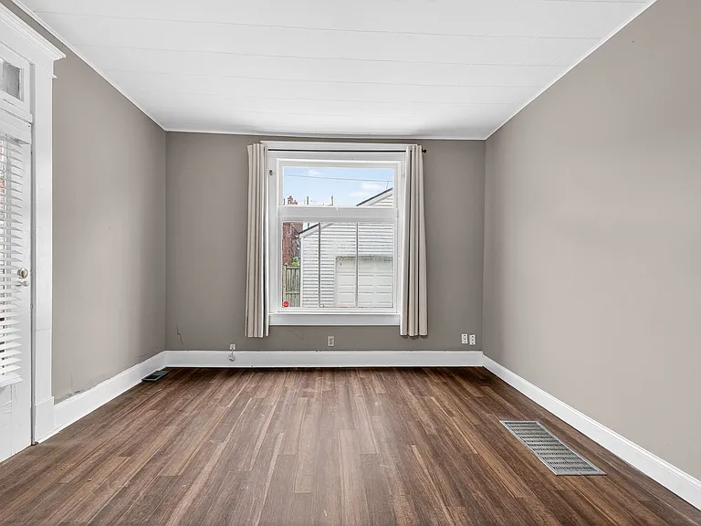 905 Beech St — Photo 10