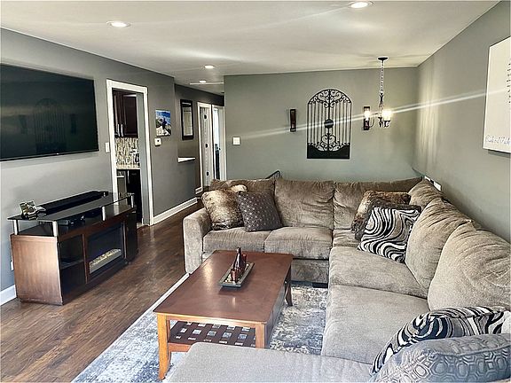 3rd image of 15324 Alameda Ave