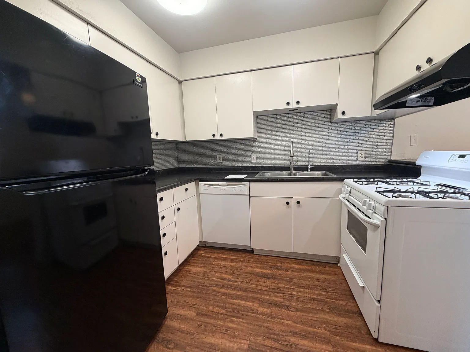 2 bed, 1065 sqft, $1,490 — Photo 4