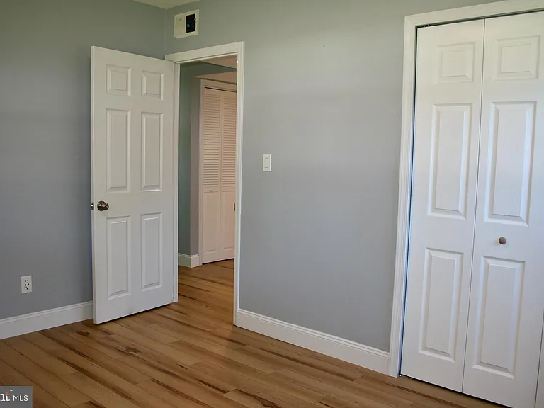 124 Stratford Ave — Photo 15