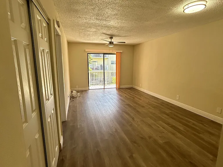 Lush Apartments — Photo 31