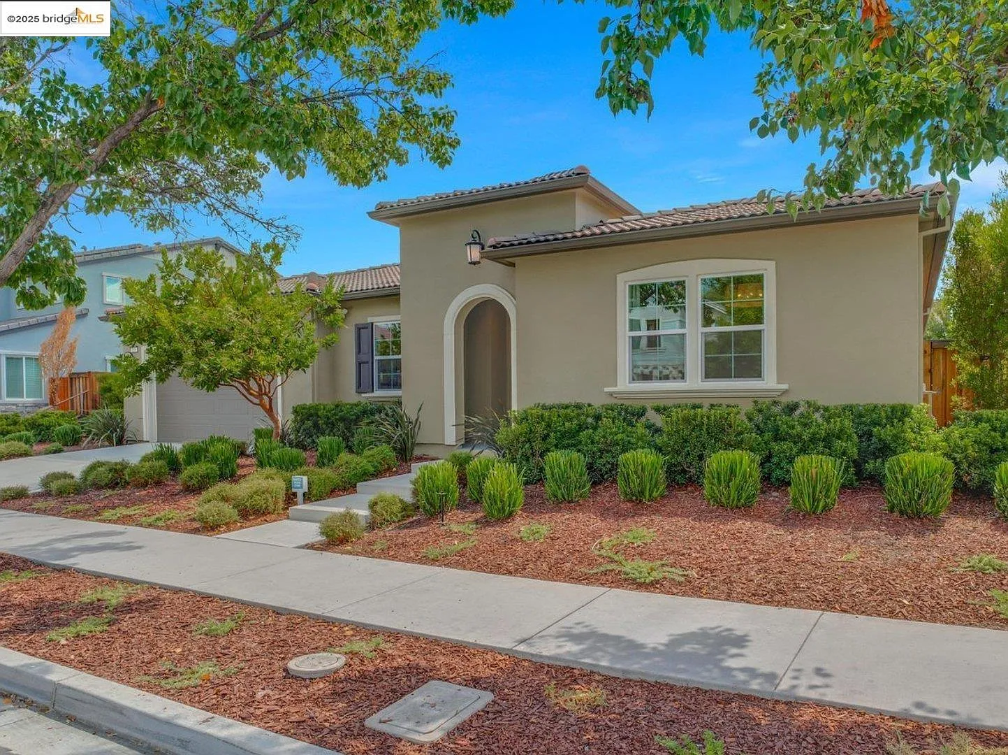 158 Continente Ave photo 1