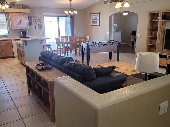 3rd image of 2923 Maverick Cir N