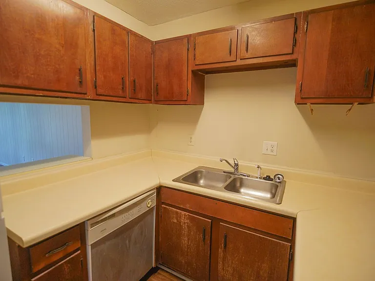 2325 W Pensacola St #223 — Photo 5