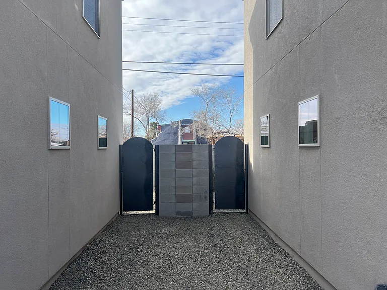 2 Bed Contemporary Town Homes in Fantastic North Valley Community — Photo 8