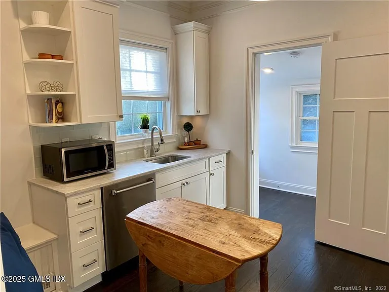 84 E Putnam Ave — Photo 9