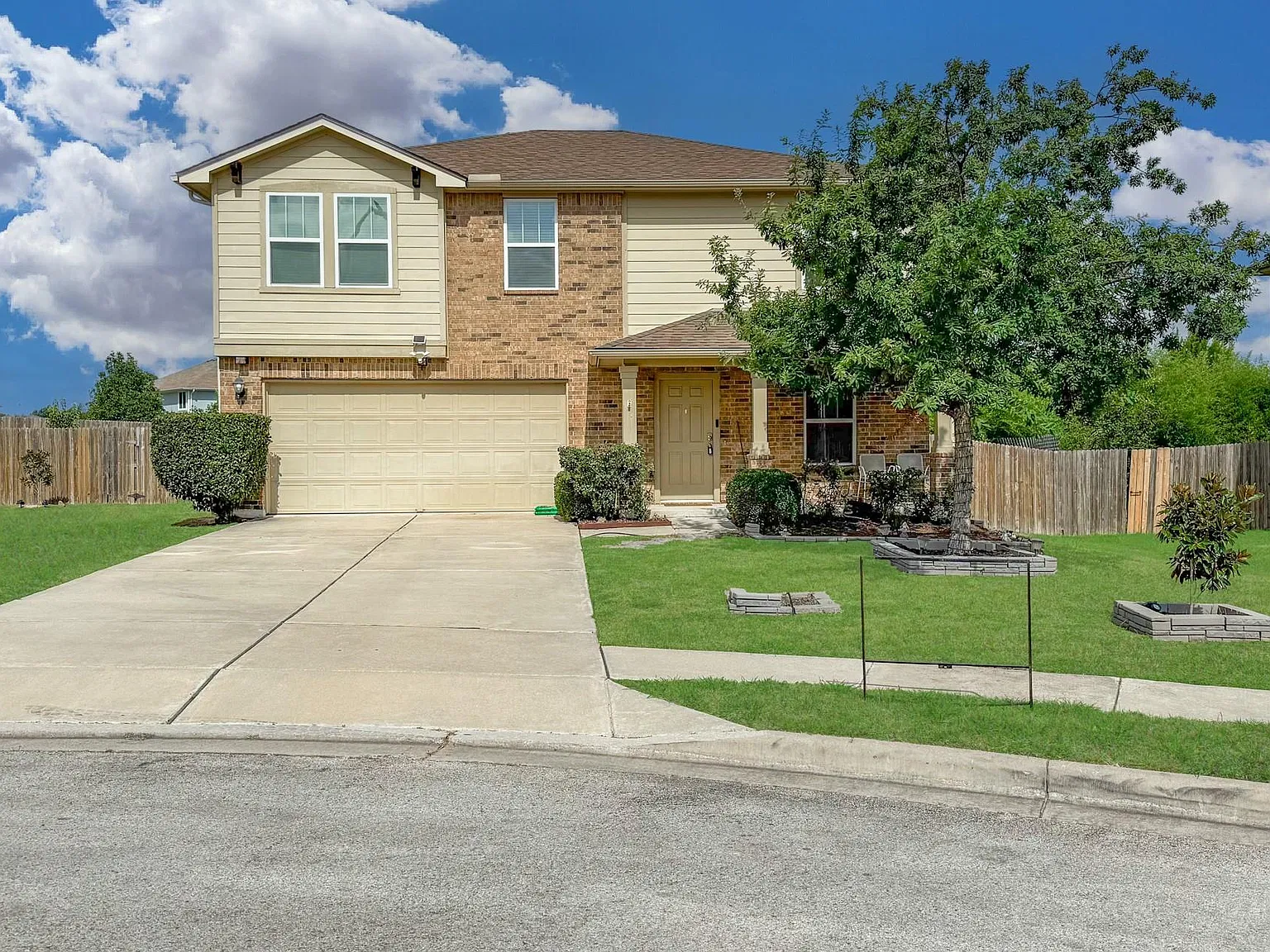4 bed, 2.5 bath, 1906 sqft, $2,200 — Photo 4