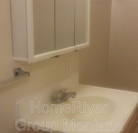 5th image of 1734 Stoddard St APT 2
