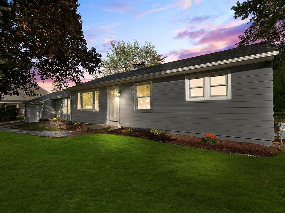 1st image of 452 Riverview Dr