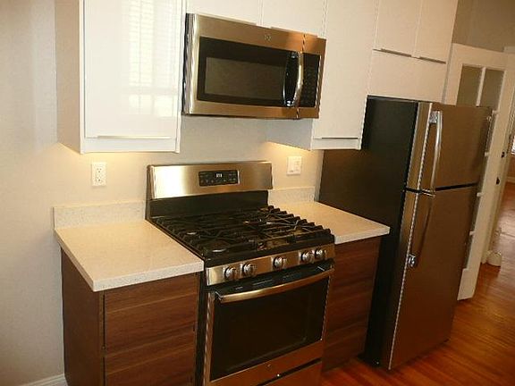 2nd image of 3316 Laguna St #300