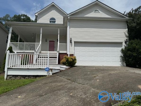 180 Hollington Dr NE