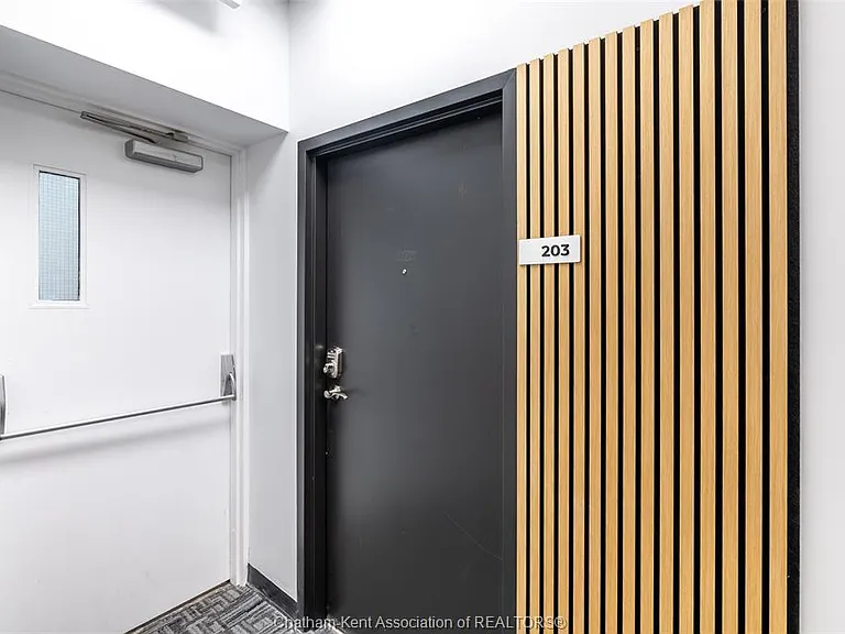 138 King St W #203 — Photo 7