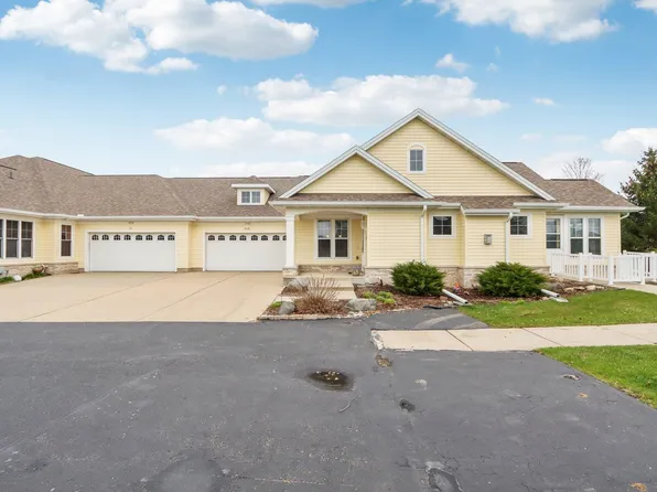 2733 Ironwood Dr #15, Sun Prairie, WI 53590