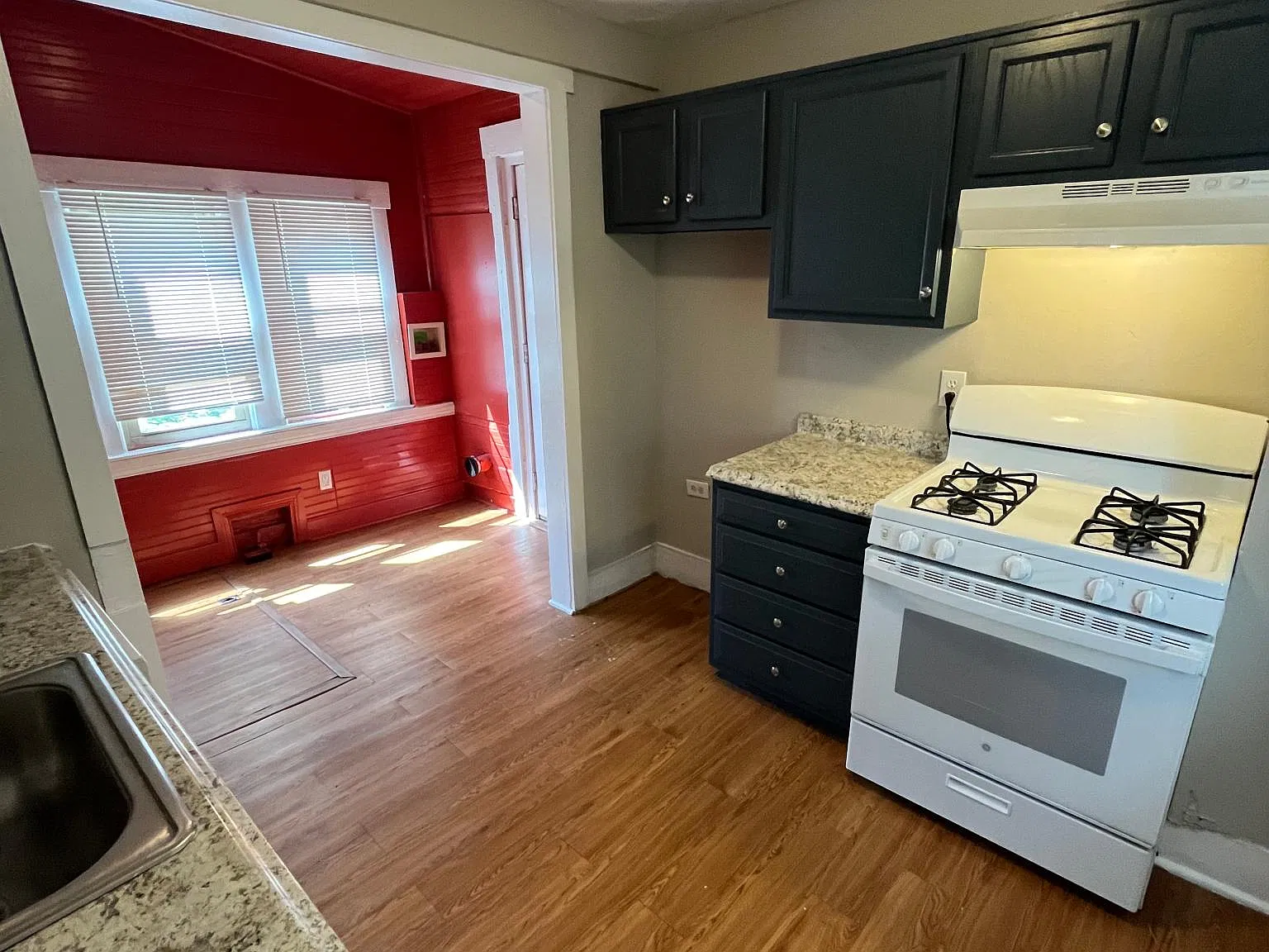 3 bed, 900 sqft, $1,250 — Photo 3