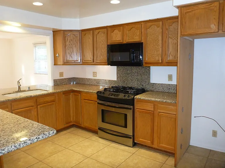 14525 Greenworth Dr — Photo 4
