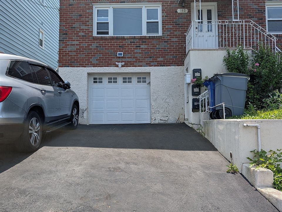 1st image of 162 Bennett Ave #1