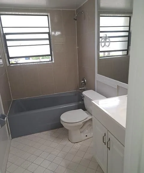 N Riverside Dr — Photo 12