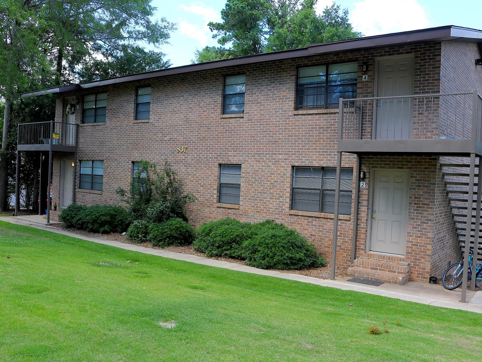 2 bed, 780 sqft, $1,199 — Photo 1