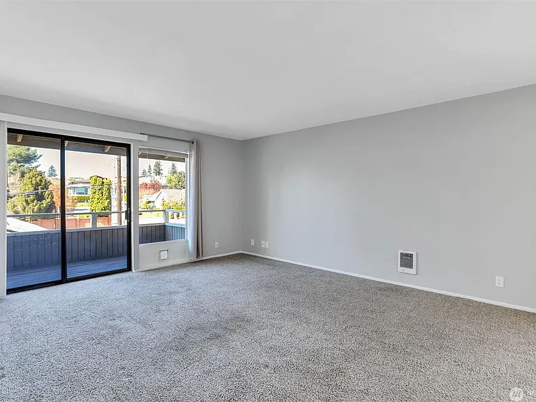 952 100th Ave NE #236 — Photo 2